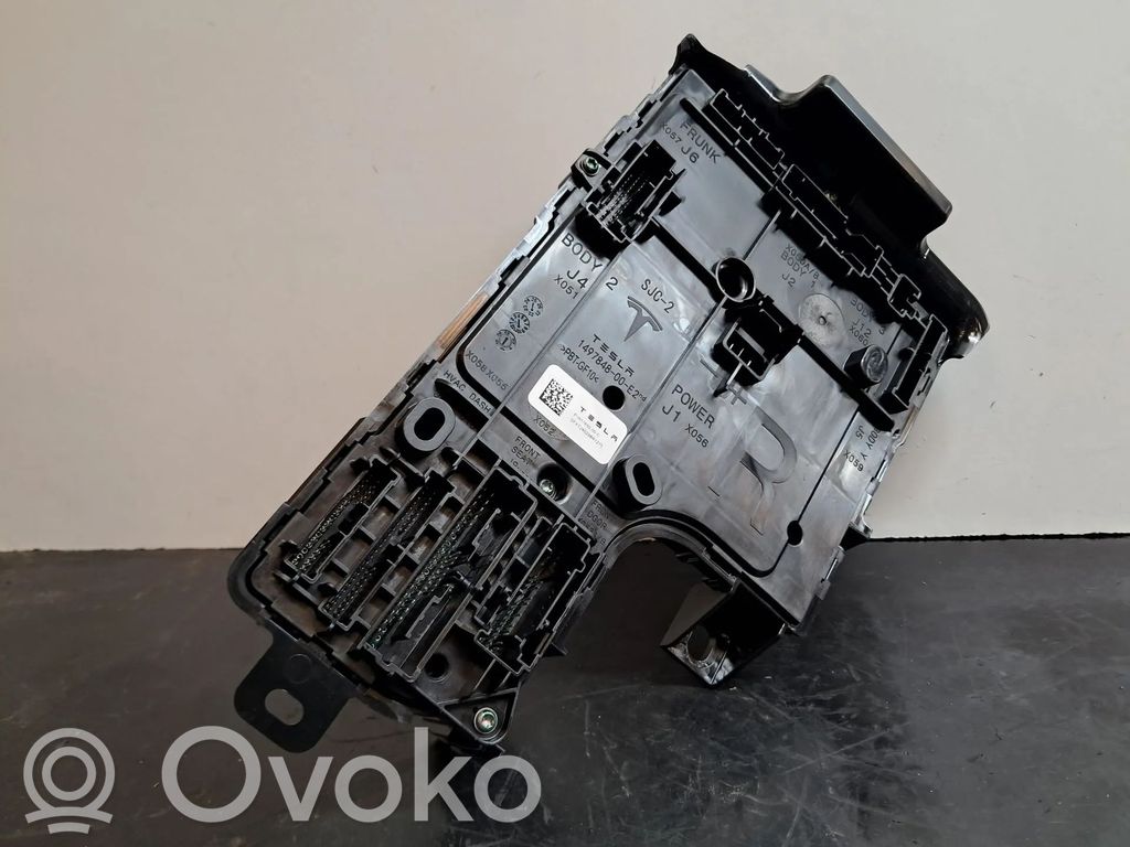 Tesla Model Y Oven ohjainlaite/moduuli 