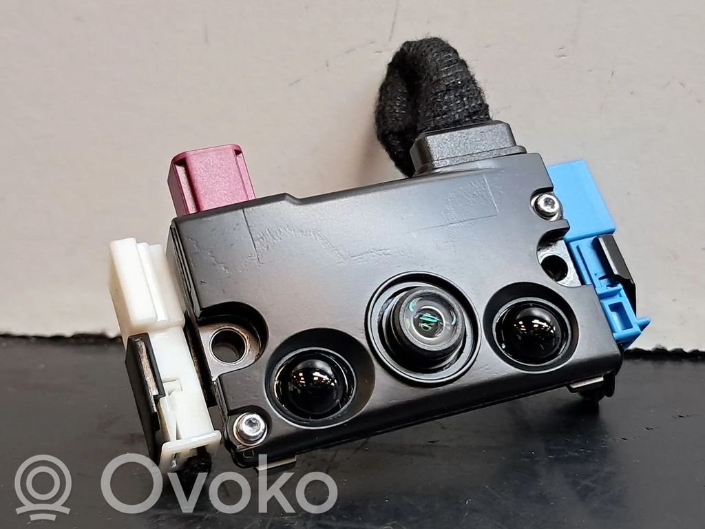 Tesla Model Y Windshield/windscreen camera 
