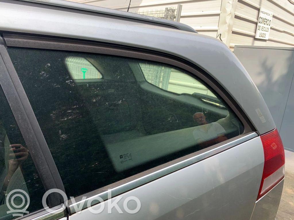 Rear side window   24469808