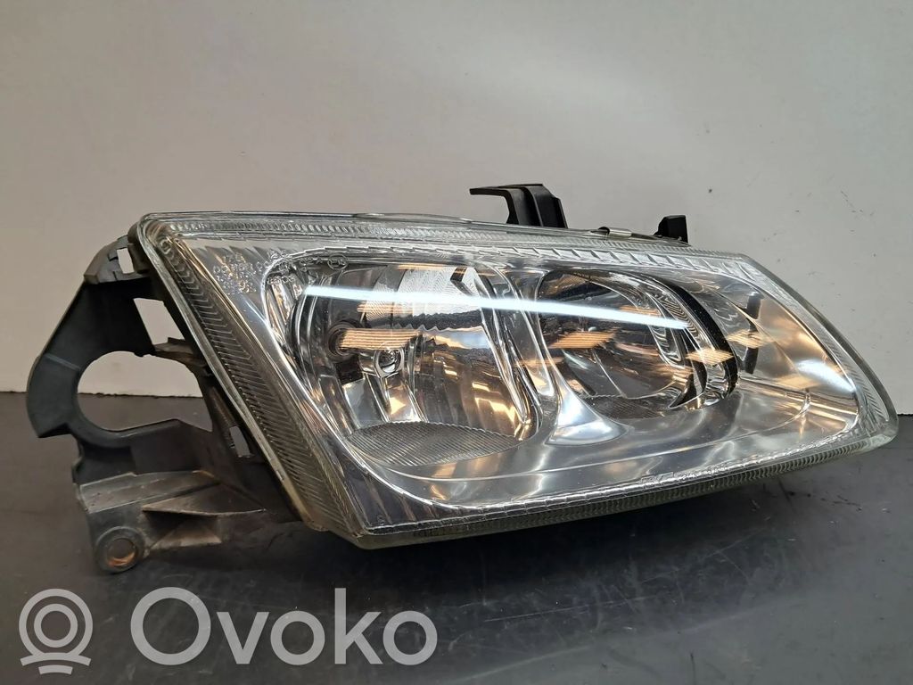 Nissan Almera N16 Faro/fanale 