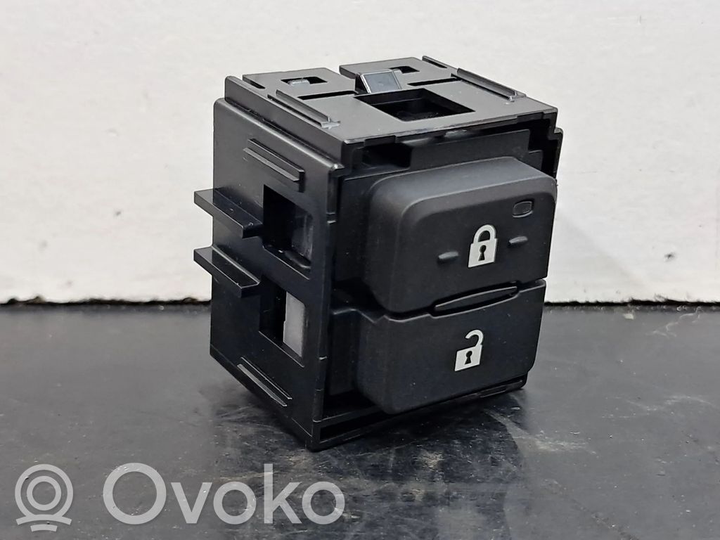 Botón interruptor de bloqueo de puertas   8493078040,8493078040