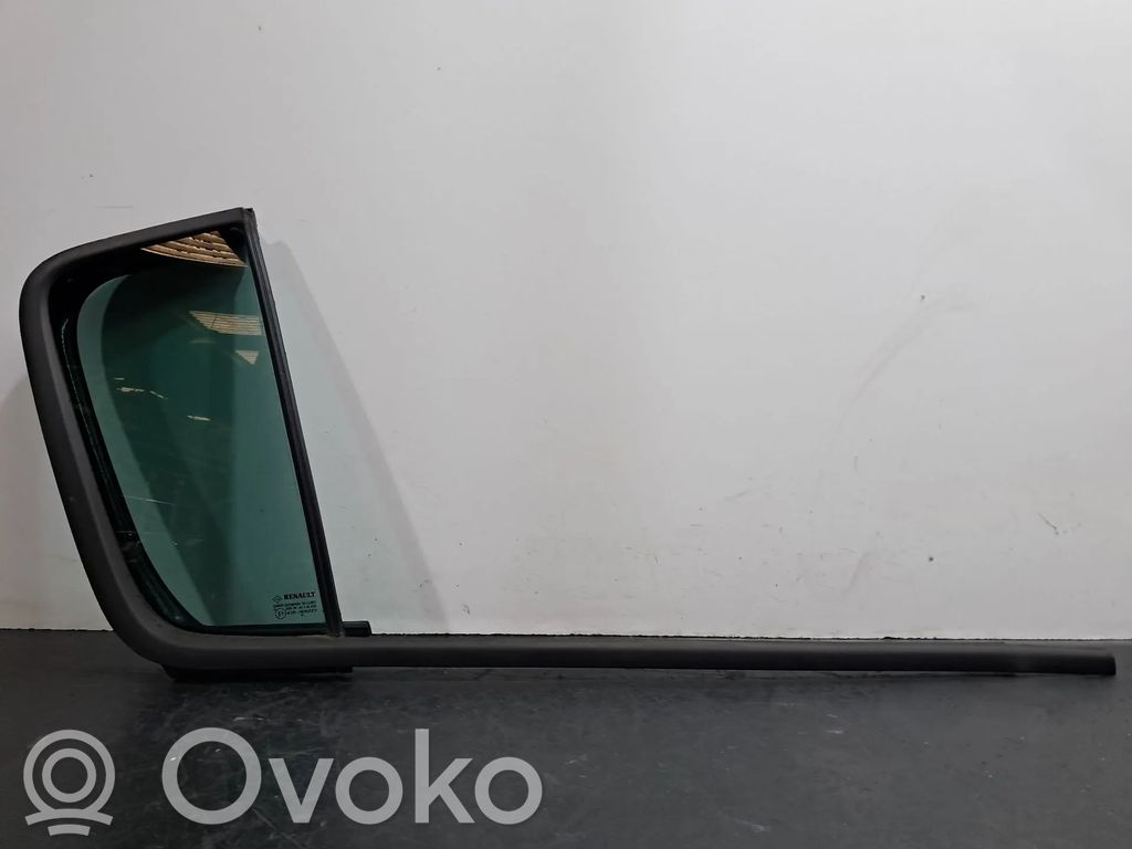 Vidrio lateral trasero   8200674056,8200432902