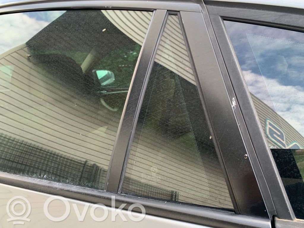 Vidrio lateral trasero   51357179683,7179683