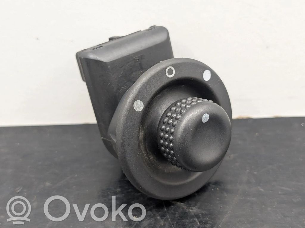 Renault Trafic III (X82) Wing mirror switch 