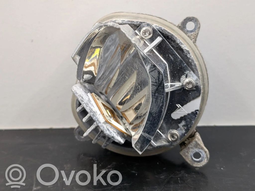 BMW 2 F46 Lastre de faros xenón 
