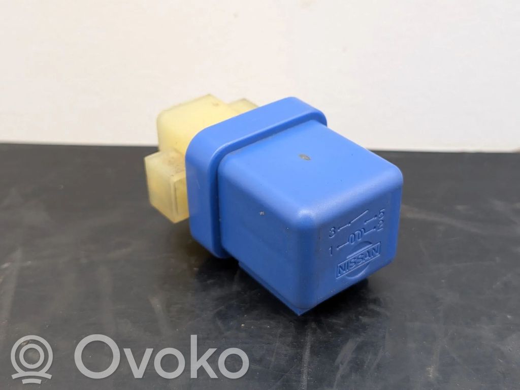 Nissan Patrol Y60 Interruptor de control multifunción 
