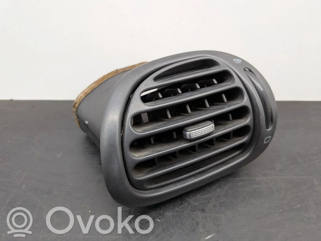 Peugeot 206 CC Grille d'aération centrale 