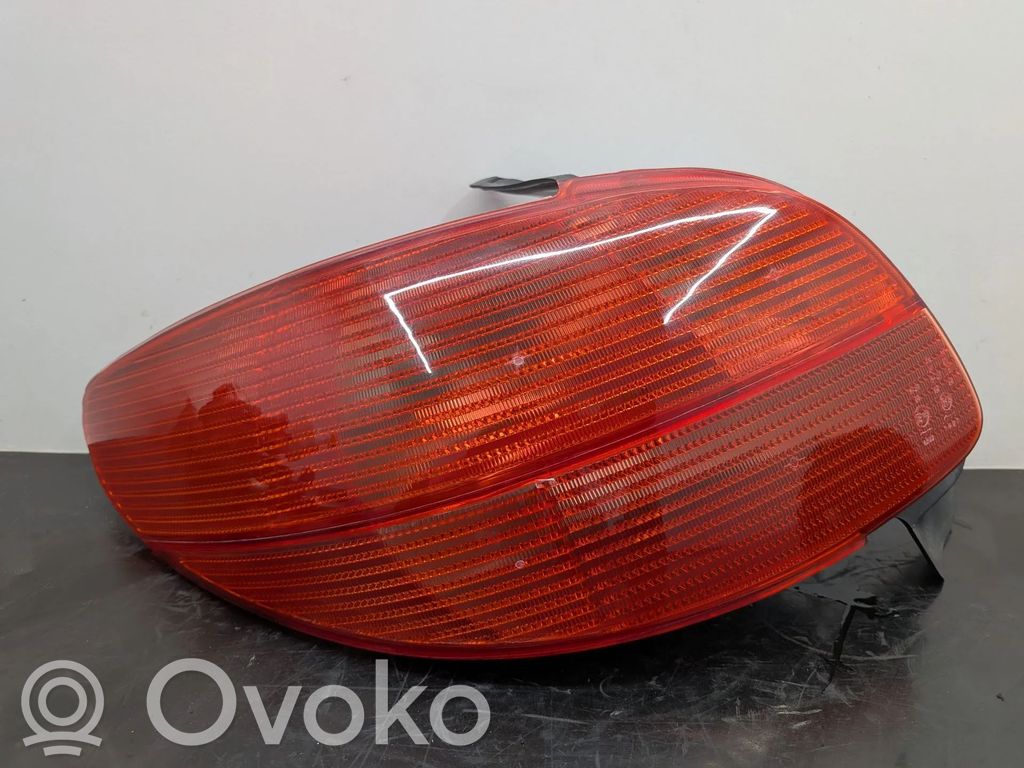 Peugeot 206 Lampă spate în capacul portbagajului 