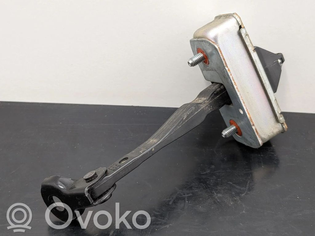 Mazda 6 Takaoven pidätin 