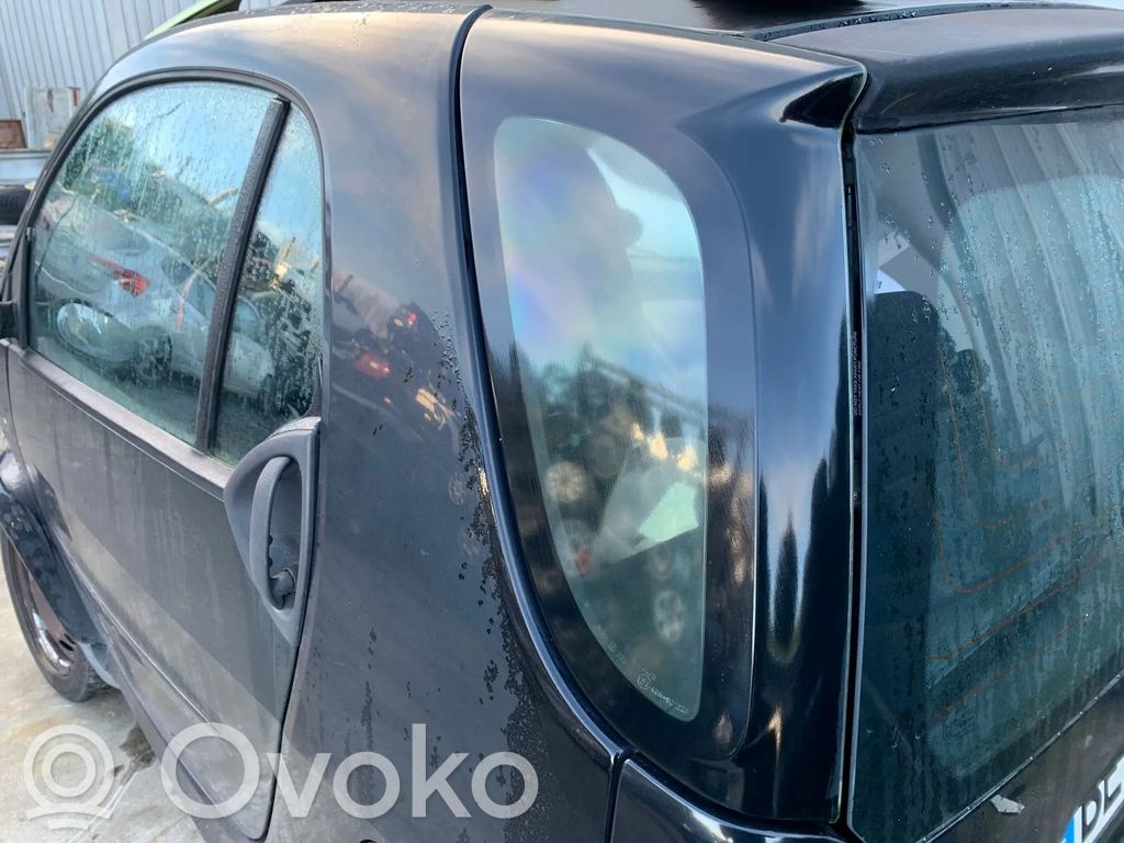 Rear side window   Q0000651V012000000