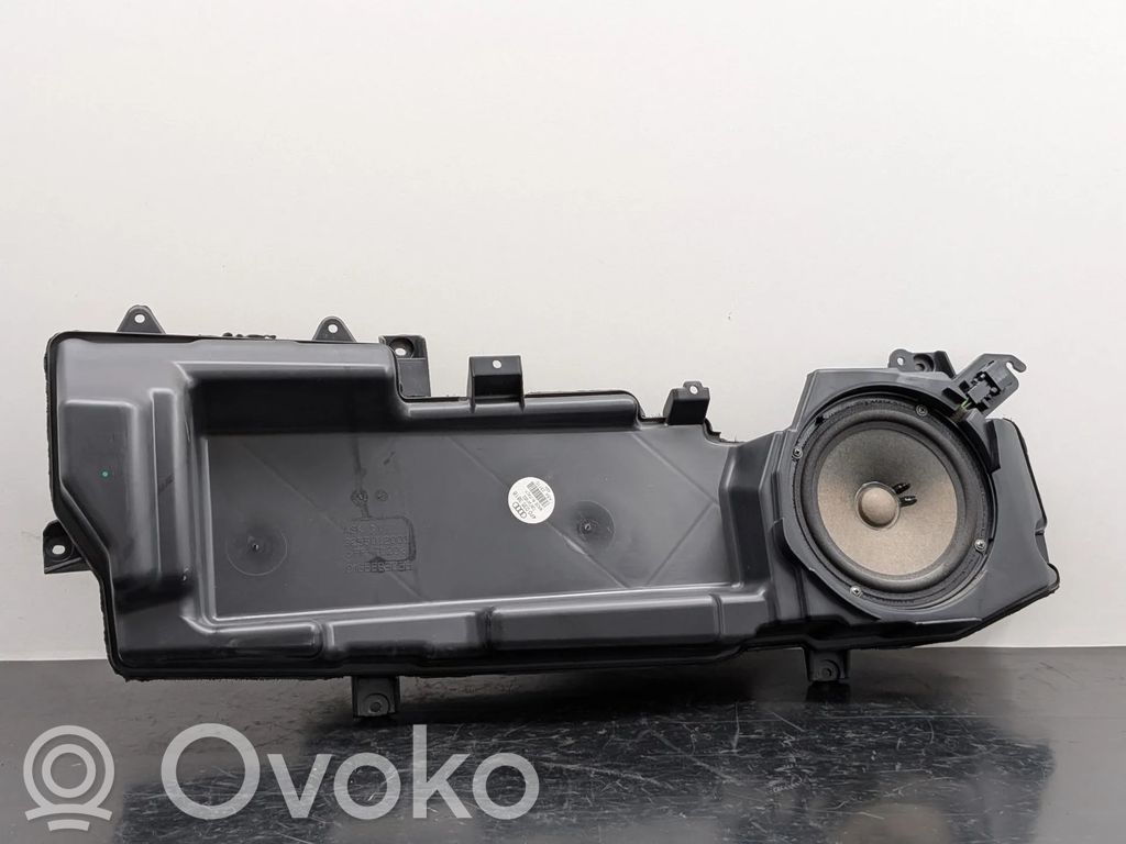 Audi A6 S6 C6 4F Garsiakalbis panelėje 