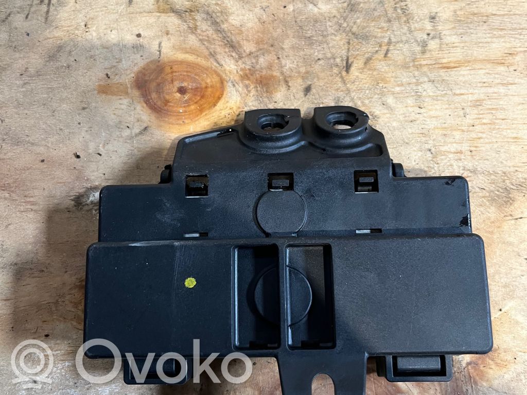 Audi A8 S8 D3 4E Battery relay fuse 