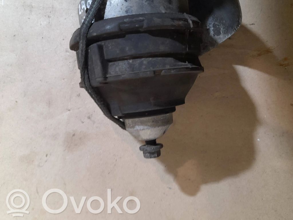 Engine mount bracket