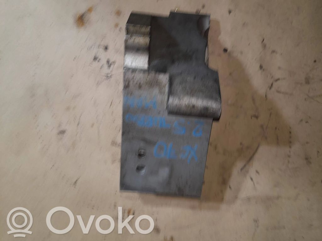 Volvo XC90 Engine mounting bracket 