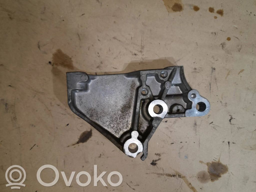 Volvo S60 Engine mounting bracket 