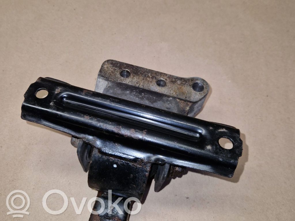 Dodge Caliber Engine mount bracket 