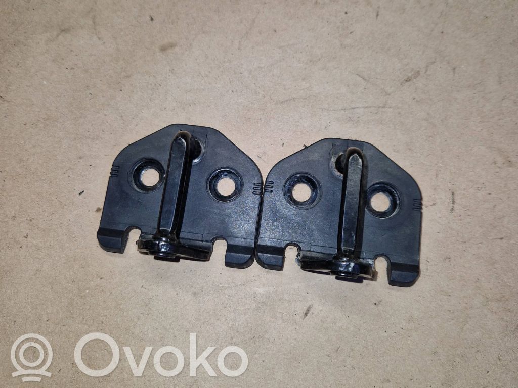 Volvo V70 Aizmugurē slēdzenes cilpa 