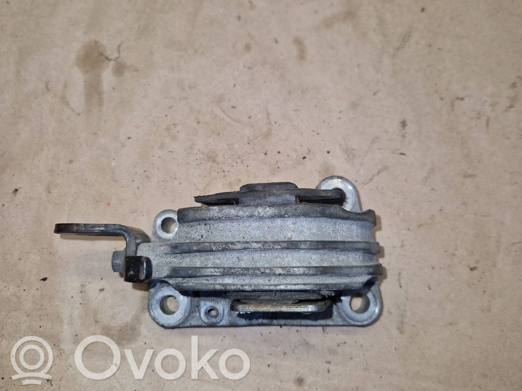 Volvo XC90 Engine mount bracket 