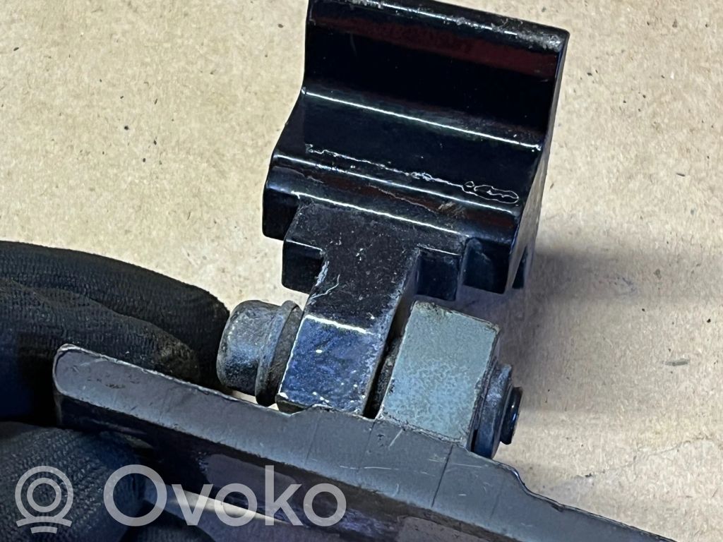 Rear door lower hinge   7068087,1004,ES03BE