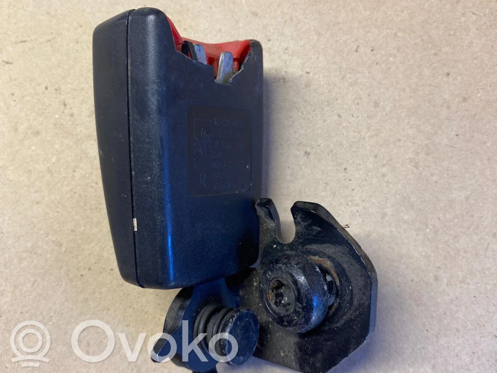 Opel Corsa D Klamra tylnego pasa bezpieczeństwa 