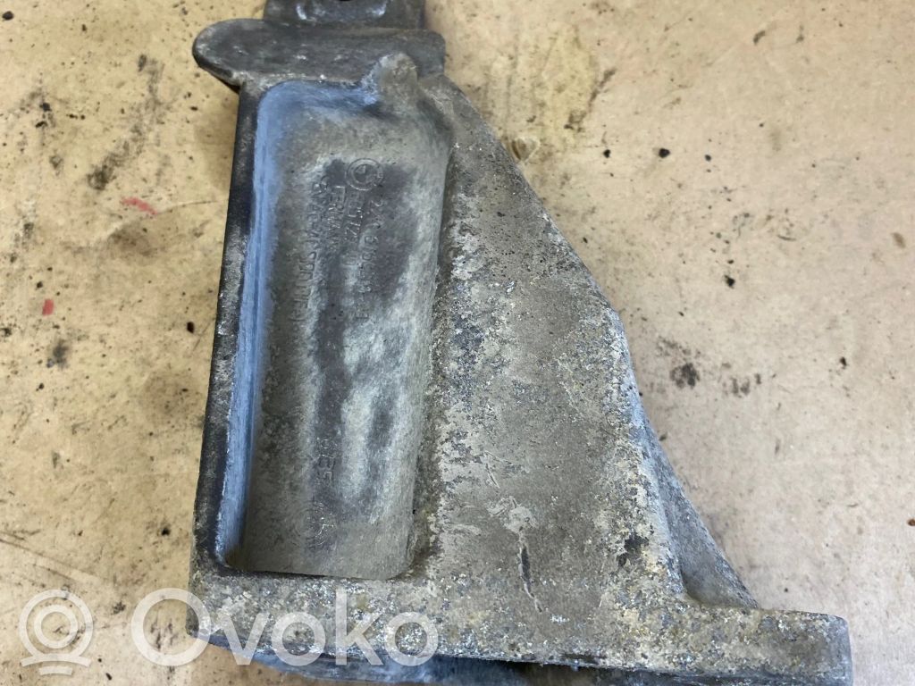 BMW 3 E90 E91 Engine mounting bracket 