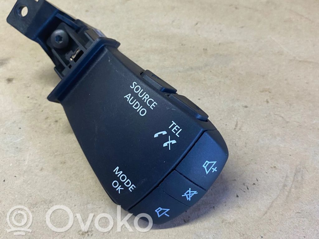 Dacia Duster II Steering wheel buttons/switches 