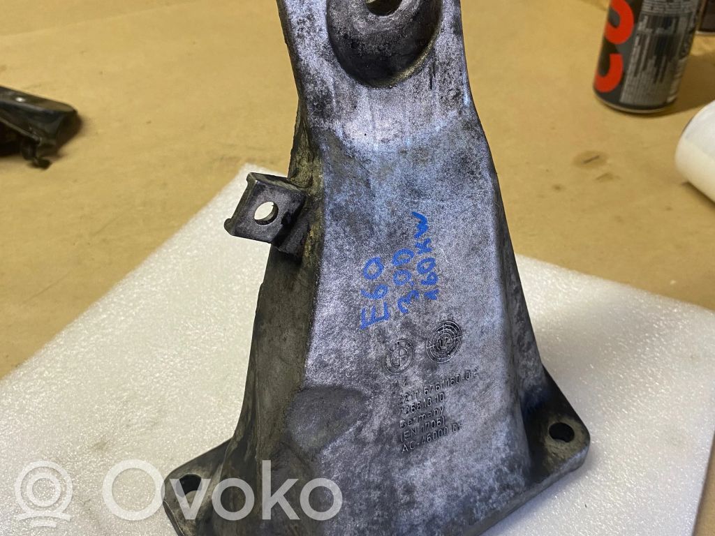 BMW 5 E60 E61 Engine mounting bracket 