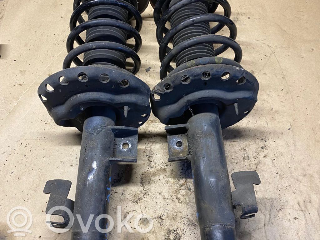 Volvo V70 Amortyzator osi przedniej ze sprężyną 