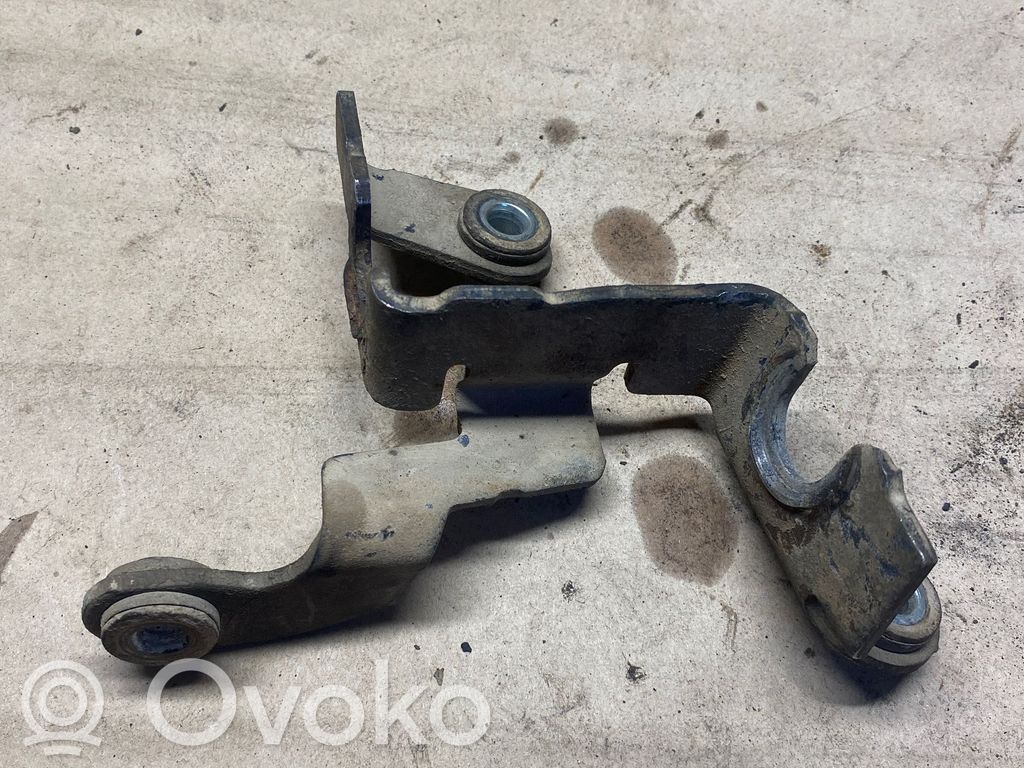 Ford Focus Gear shift cable bracket 