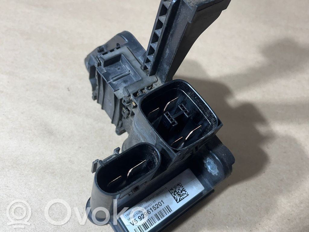 BMW 3 F30 F35 F31 Przekaźnik sterujący prądem 