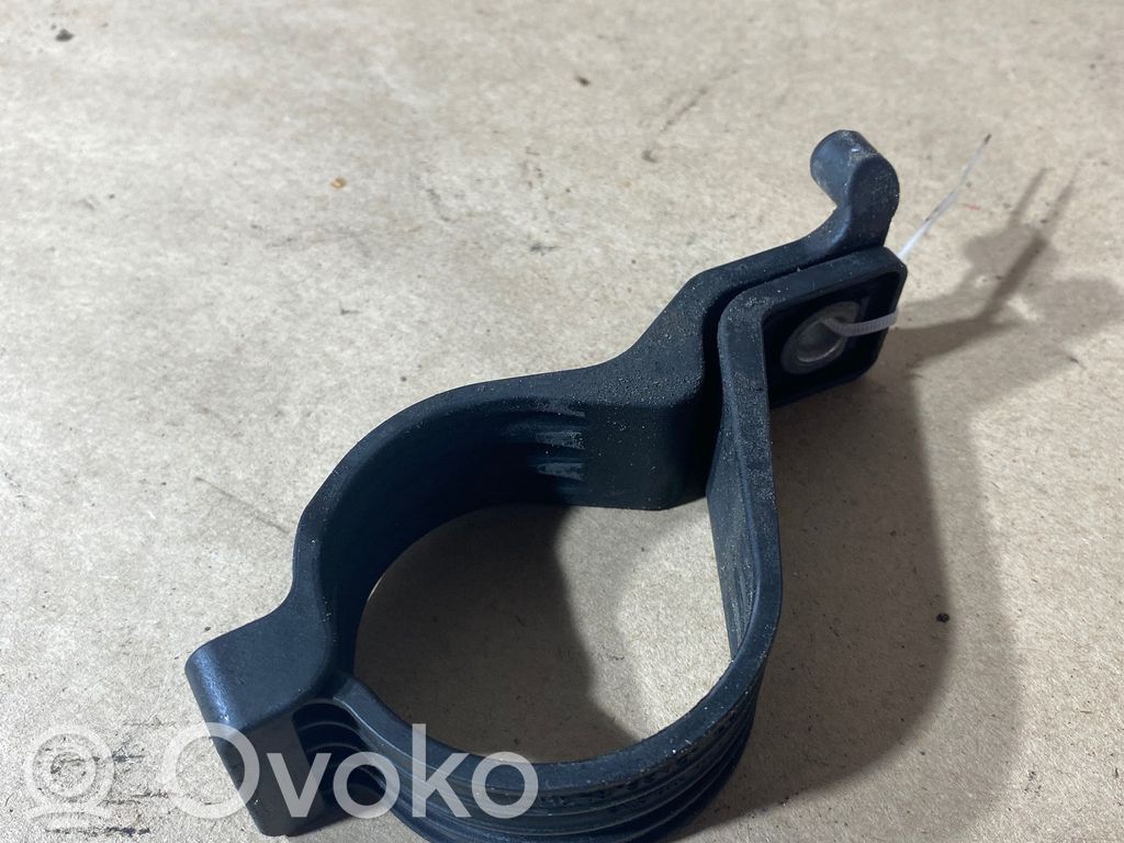BMW 3 F30 F35 F31 Polttoainesuodattimen kiinnikkeen pidike 