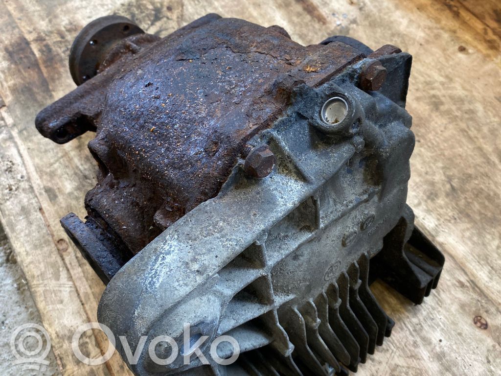 BMW 7 E65 E66 Galinis reduktorius 
