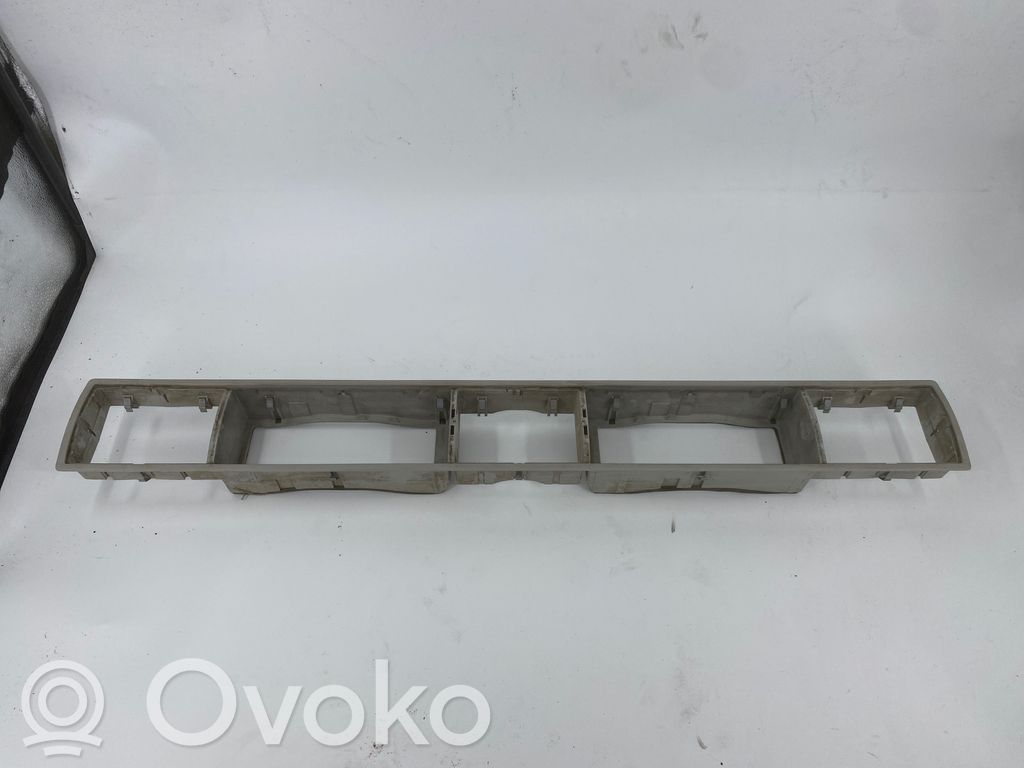 Volkswagen Transporter - Caravelle T5 Rivestimento della console di illuminazione installata sul rivestimento del tetto 
