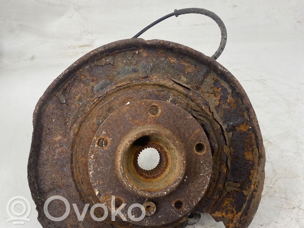 Taka-akselin pyöräntuenta   E3900