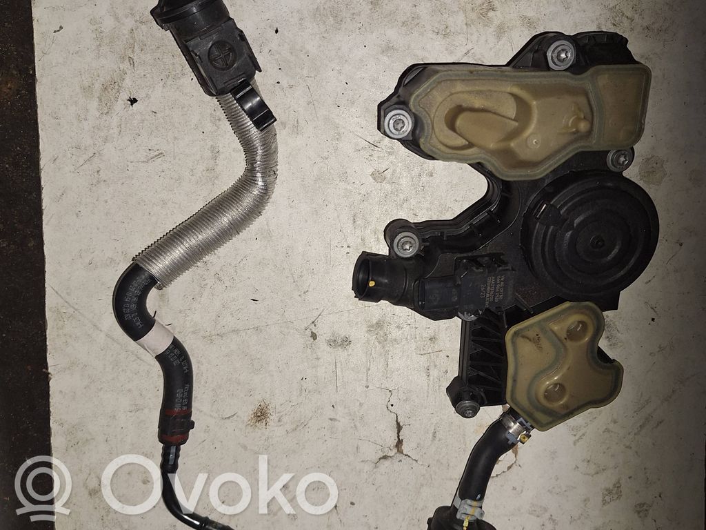 Audi A4 S4 B9 8W Odpowietrznik / Separator oleju 