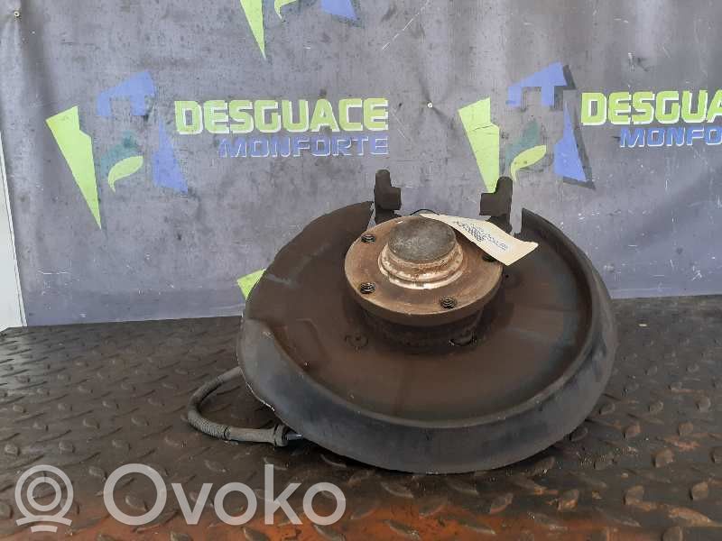 Audi A4 S4 B6 8E 8H Zwrotnica koła tylnego 