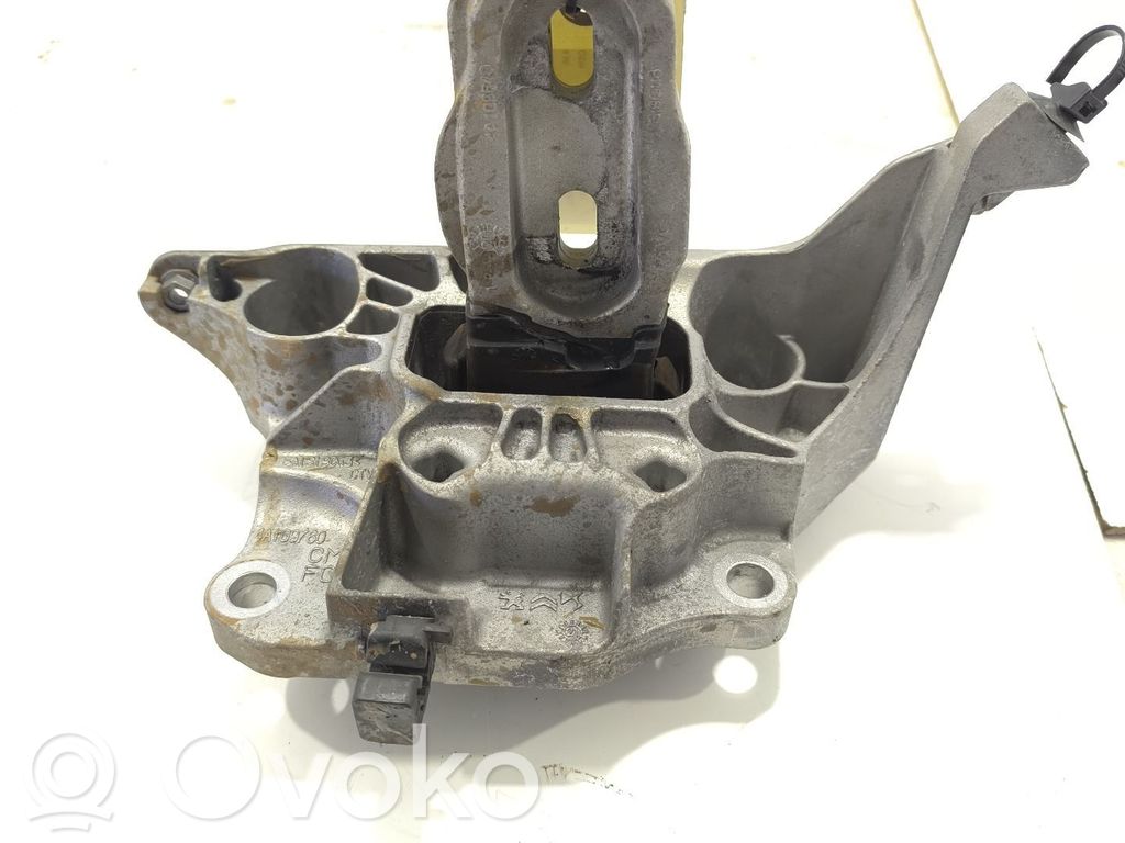 Peugeot 2008 II Engine mount bracket 