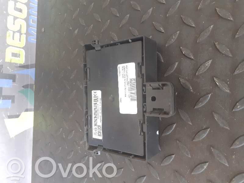 Muut ohjainlaitteet/moduulit   8200383473