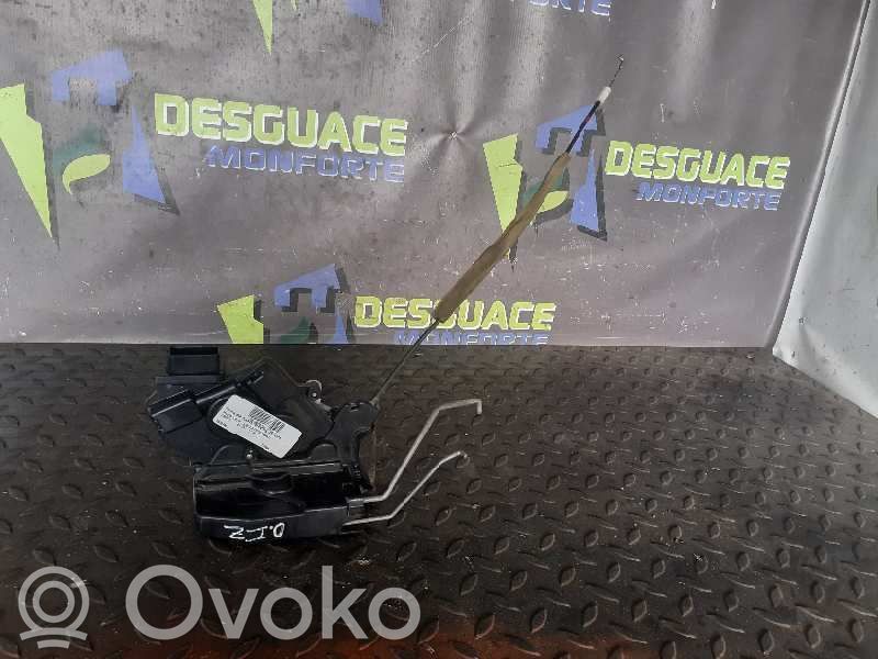 Mazda 5 Priekšpusē slēdzene 