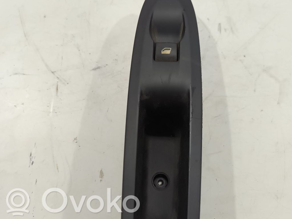 Electric window control switch   6490JZ