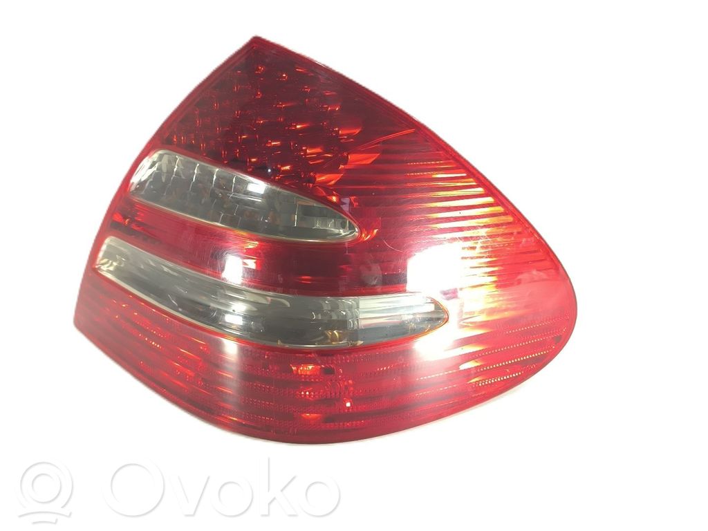 Mercedes-Benz E W211 Lampă spate în caroserie 