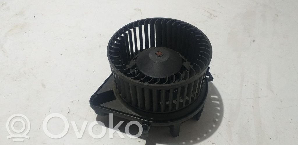 Audi A4 S4 B7 8E 8H Lämmittimen puhallin 