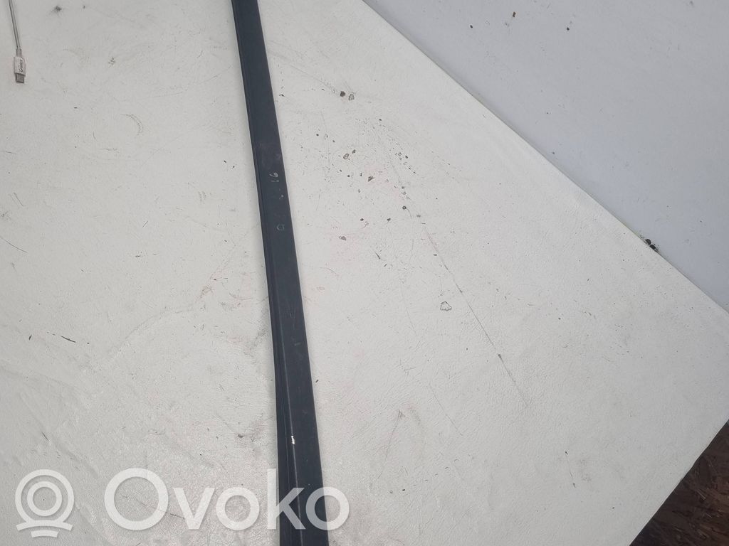 Windshield trim   30753552,16011