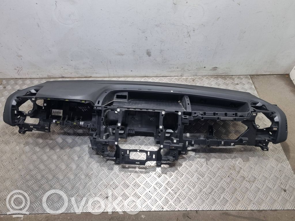 Opel Vivaro Armaturenbrett Cockpit 