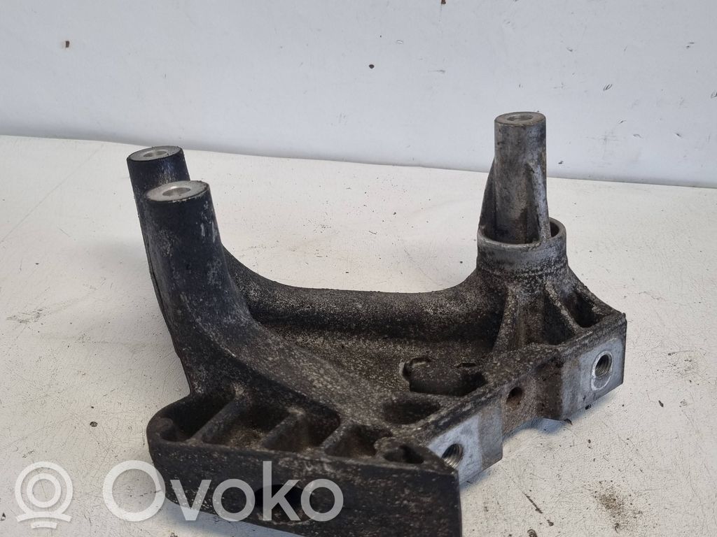 Skoda Superb B8 (3V) Engine mounting bracket 