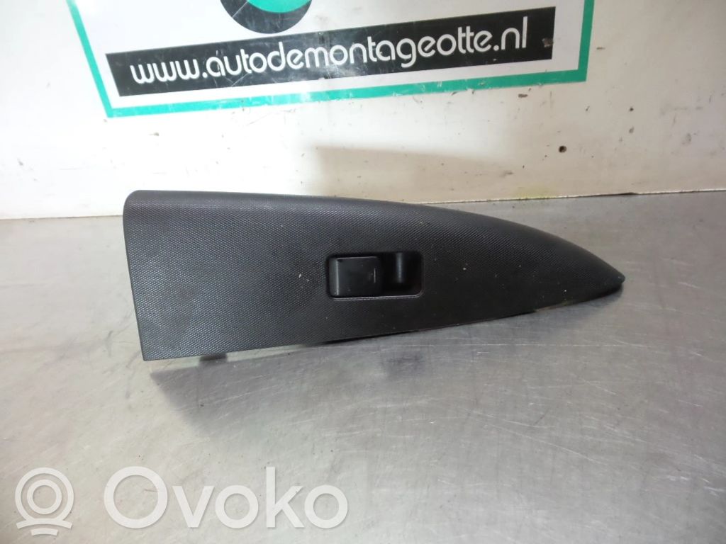Nissan Note (E11) Interrupteur commade lève-vitre 