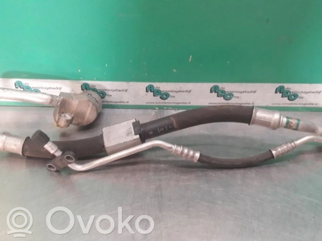 BMW 1 E81 E87 Ilmastointilaitteen putki (A/C) 