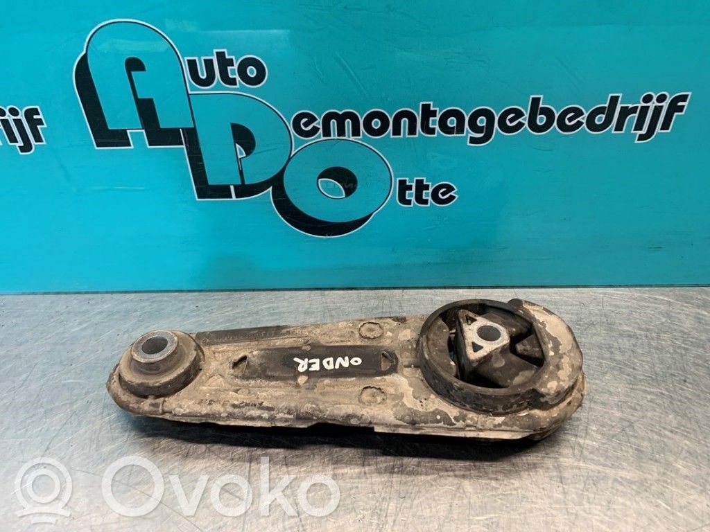 Nissan Note (E11) Gearbox mounting bracket 