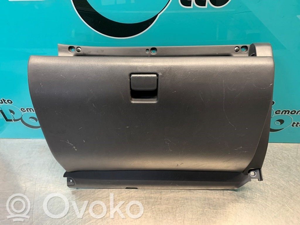 Toyota Corolla E110 Daiktadėžė 