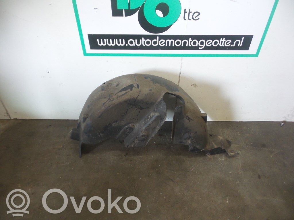 Renault Clio III Nadkole przednie 